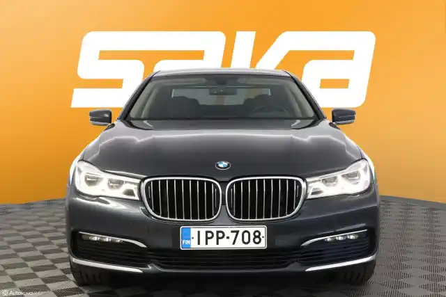 Harmaa Sedan, BMW 740 – IPP-708