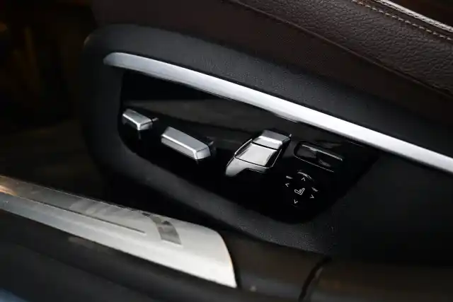 Harmaa Sedan, BMW 740 – IPP-708