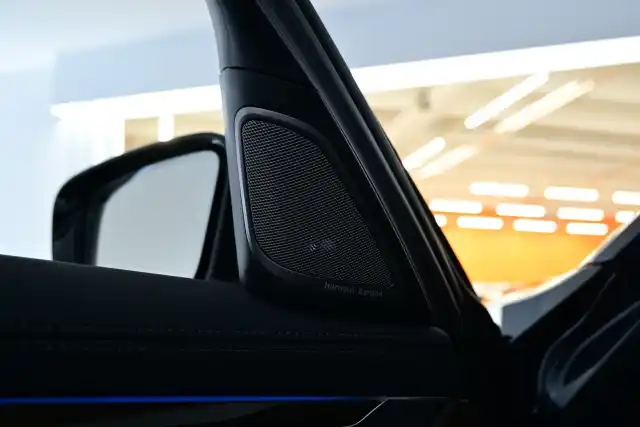 Harmaa Sedan, BMW 740 – IPP-708