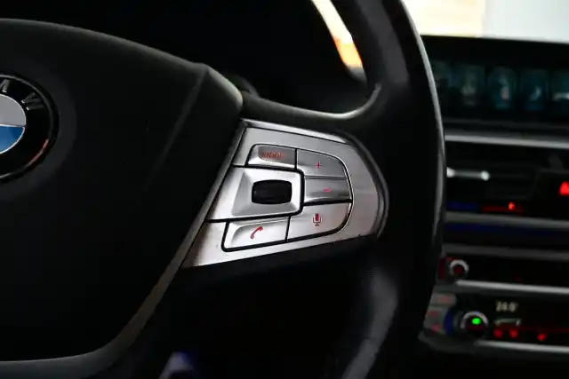 Harmaa Sedan, BMW 740 – IPP-708