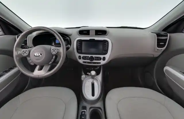 Valkoinen Viistoperä, Kia E-SOUL – IPP-889