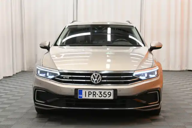 Keltainen Farmari, Volkswagen Passat – IPR-359