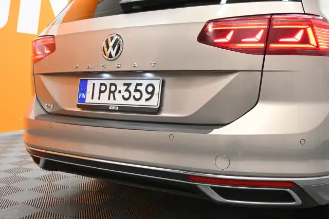 Keltainen Farmari, Volkswagen Passat – IPR-359