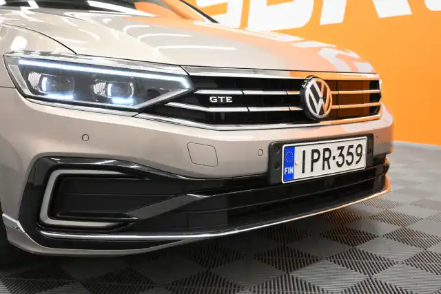 Keltainen Farmari, Volkswagen Passat – IPR-359