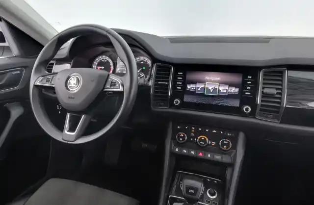 Valkoinen Maastoauto, Skoda Kodiaq – IPR-497