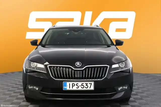 Musta Farmari, Skoda Superb – IPS-537