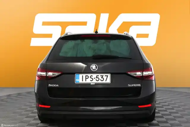 Musta Farmari, Skoda Superb – IPS-537