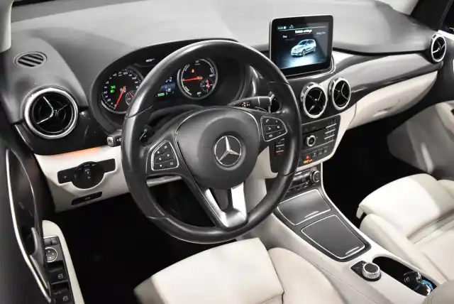 Musta Tila-auto, Mercedes-Benz B – IPS-954