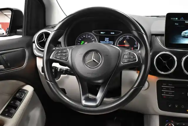 Musta Tila-auto, Mercedes-Benz B – IPS-954