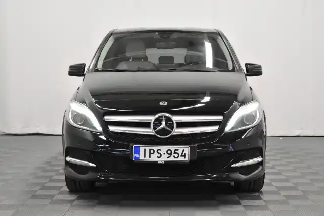 Musta Tila-auto, Mercedes-Benz B – IPS-954