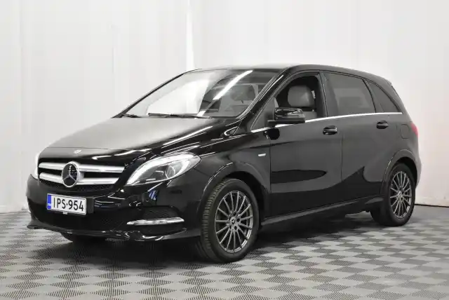 Musta Tila-auto, Mercedes-Benz B – IPS-954