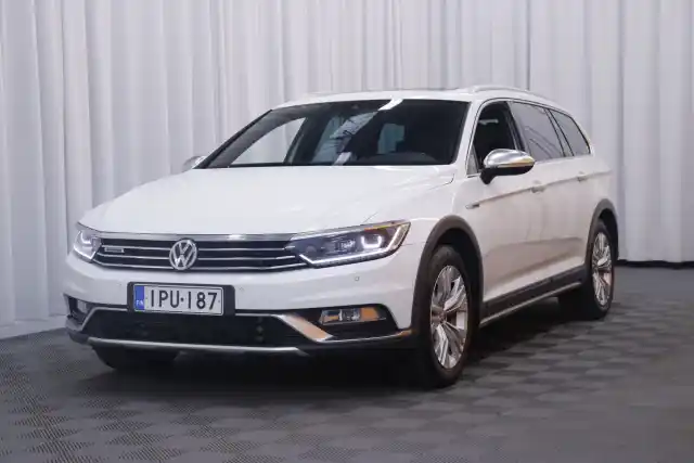 Valkoinen Farmari, Volkswagen Passat – IPU-187