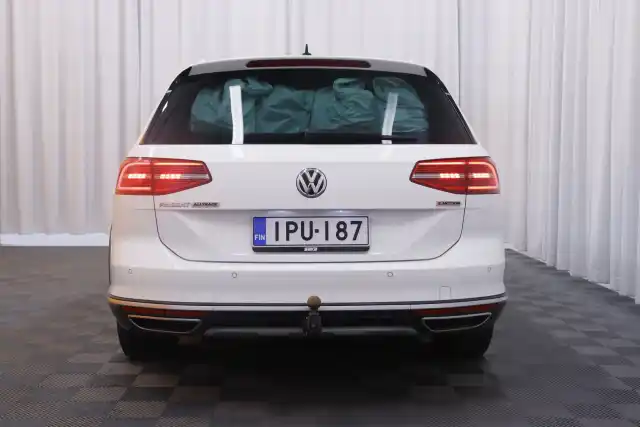 Valkoinen Farmari, Volkswagen Passat – IPU-187