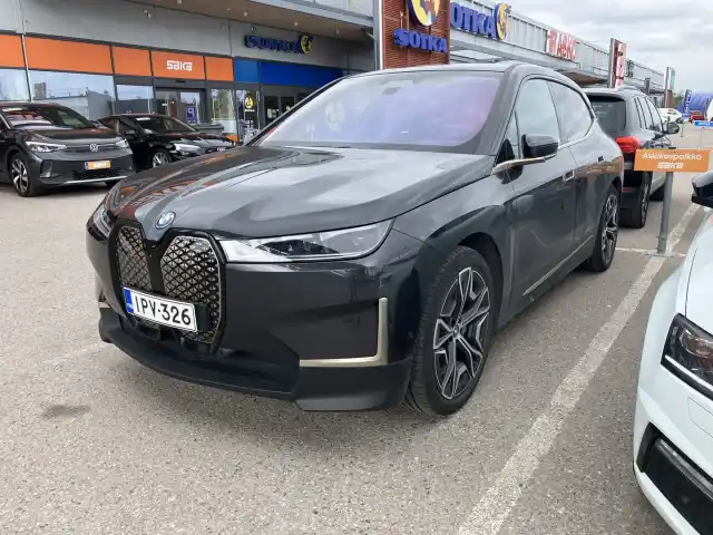 Harmaa Maastoauto, BMW iX – IPV-326