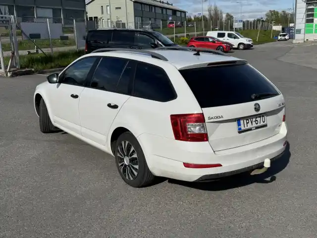 Valkoinen Farmari, Skoda Octavia – IPV-670