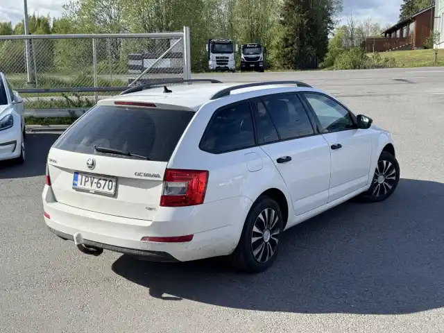 Valkoinen Farmari, Skoda Octavia – IPV-670