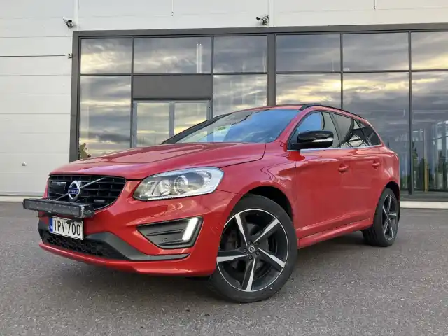 Punainen Maastoauto, Volvo XC60 – IPV-700