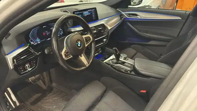 Valkoinen Sedan, BMW 530 – IPV-734