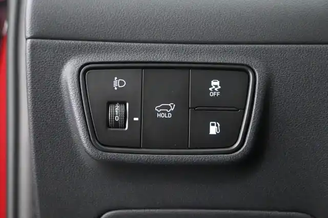Punainen Maastoauto, Hyundai Tucson – IPV-740