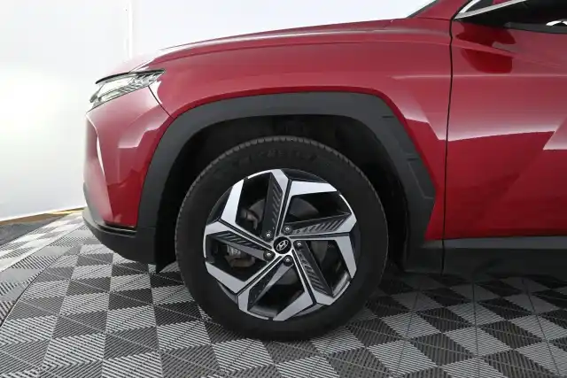 Punainen Maastoauto, Hyundai Tucson – IPV-740