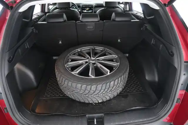 Punainen Maastoauto, Hyundai Tucson – IPV-740