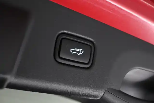 Punainen Maastoauto, Hyundai Tucson – IPV-740