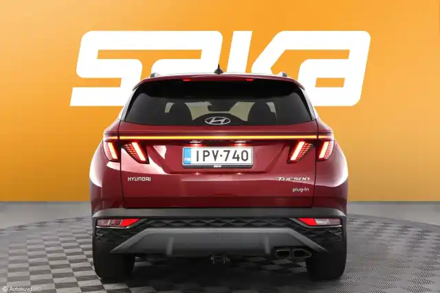 Punainen Maastoauto, Hyundai Tucson – IPV-740