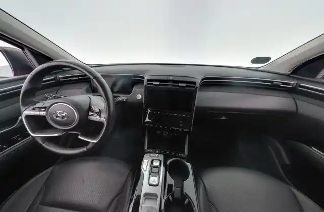 Punainen Maastoauto, Hyundai Tucson – IPV-740