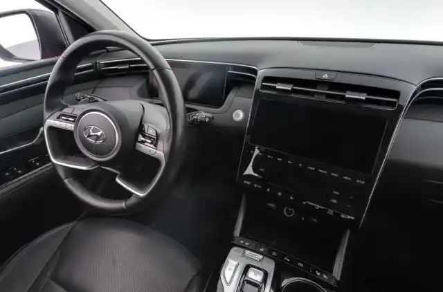 Punainen Maastoauto, Hyundai Tucson – IPV-740