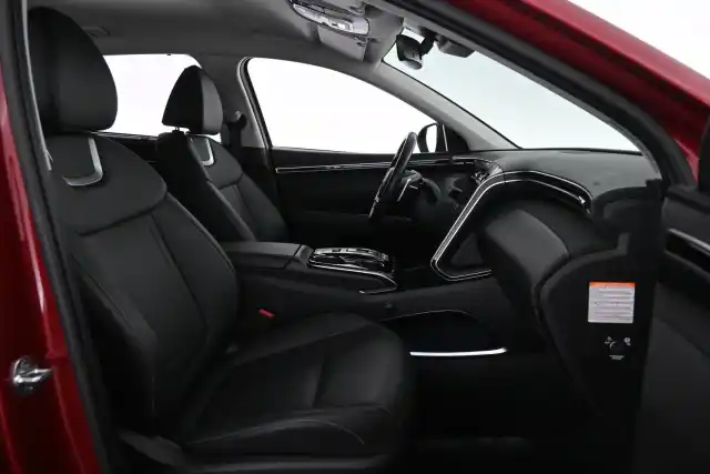 Punainen Maastoauto, Hyundai Tucson – IPV-740