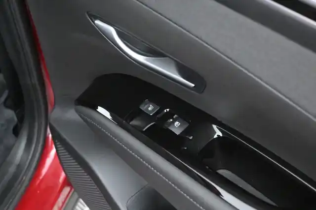 Punainen Maastoauto, Hyundai Tucson – IPV-740