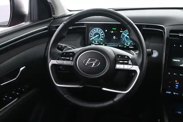Punainen Maastoauto, Hyundai Tucson – IPV-740