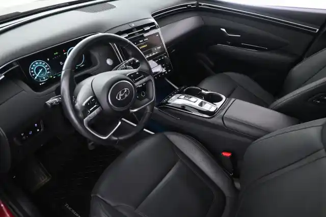 Punainen Maastoauto, Hyundai Tucson – IPV-740