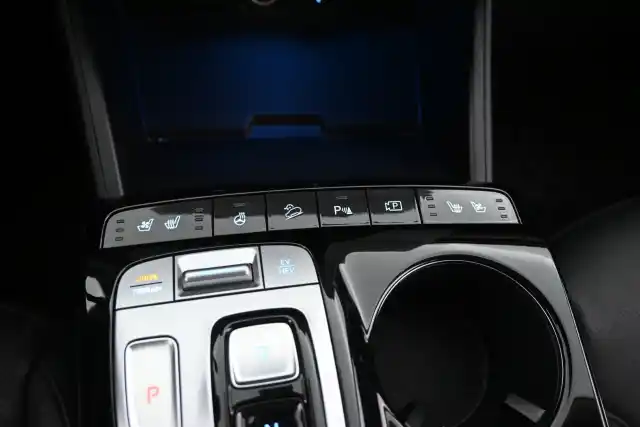 Punainen Maastoauto, Hyundai Tucson – IPV-740