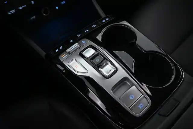 Punainen Maastoauto, Hyundai Tucson – IPV-740