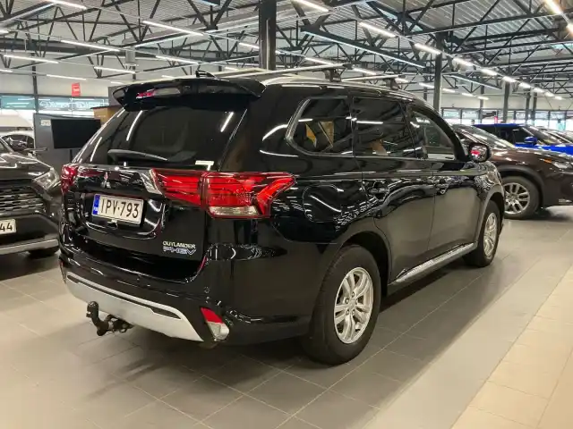 Musta Maastoauto, Mitsubishi OUTLANDER PHEV – IPV-793
