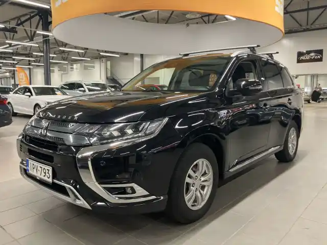 Musta Maastoauto, Mitsubishi OUTLANDER PHEV – IPV-793
