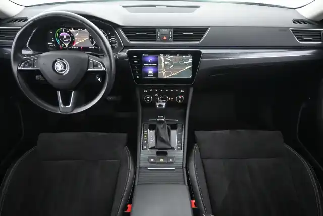 Ruskea Farmari, Skoda Superb – IPV-840