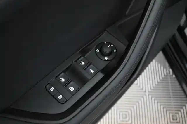 Ruskea Farmari, Skoda Superb – IPV-840