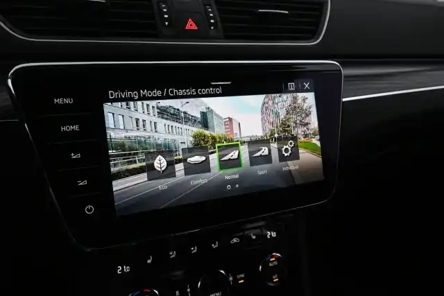 Ruskea Farmari, Skoda Superb – IPV-840