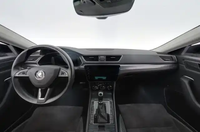 Ruskea Farmari, Skoda Superb – IPV-840