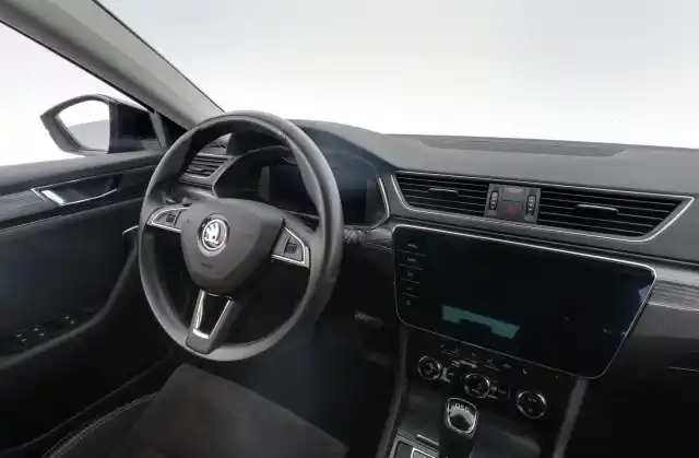 Ruskea Farmari, Skoda Superb – IPV-840