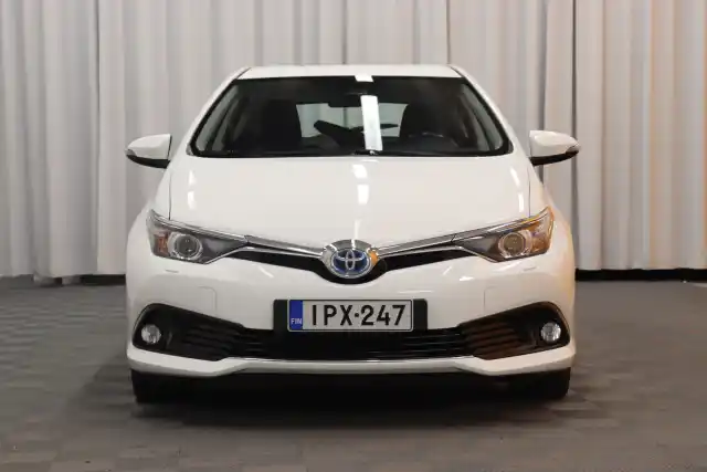 Valkoinen Viistoperä, Toyota Auris – IPX-247