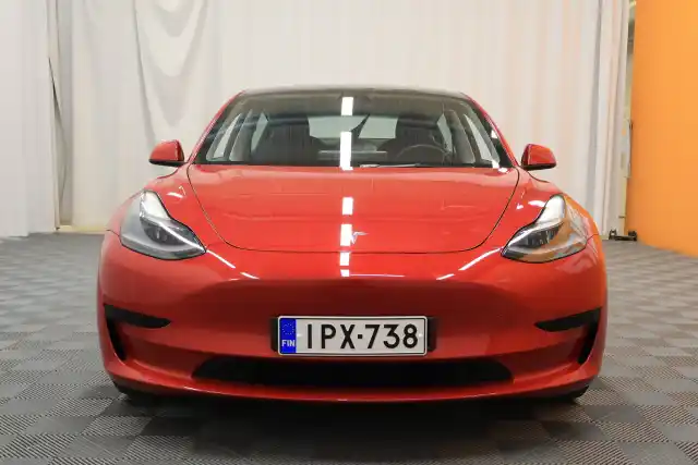 Punainen Sedan, Tesla Model 3 – IPX-738