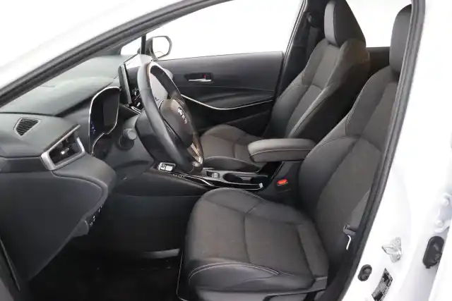 Valkoinen Farmari, Toyota Corolla – IPX-894