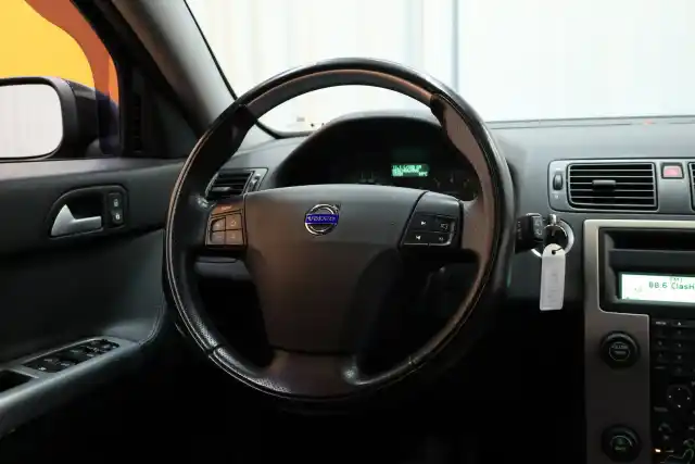 Musta Farmari, Volvo V50 – IPY-285