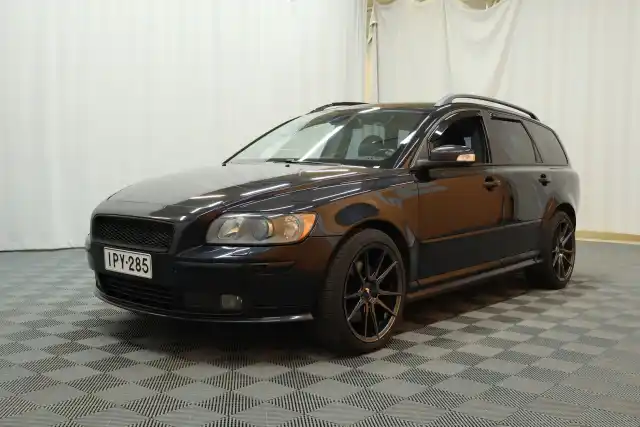 Musta Farmari, Volvo V50 – IPY-285