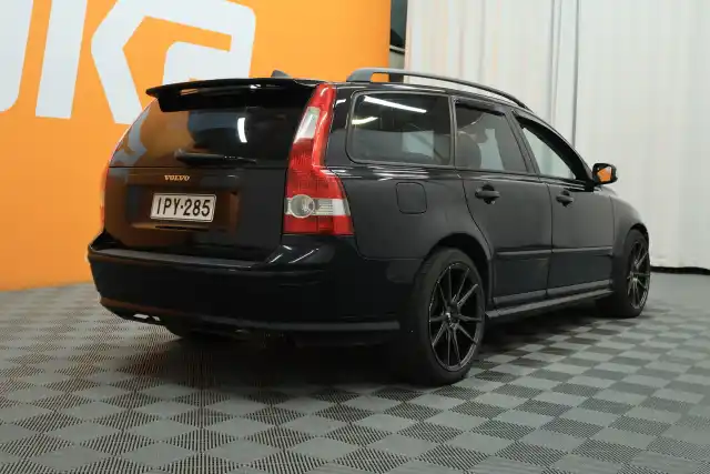 Musta Farmari, Volvo V50 – IPY-285