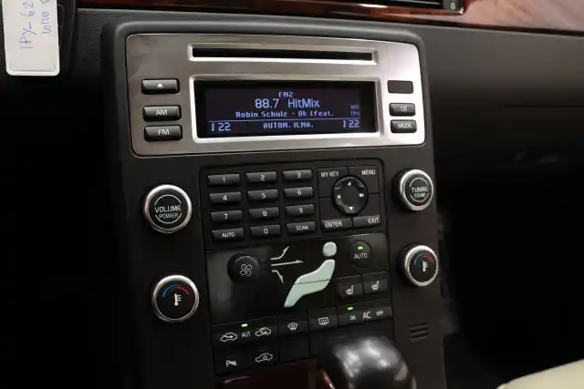Vihreä Sedan, Volvo S80 – IPY-624