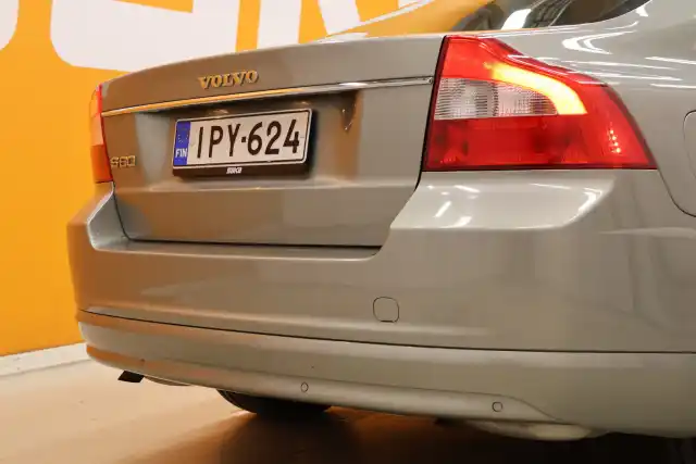 Vihreä Sedan, Volvo S80 – IPY-624
